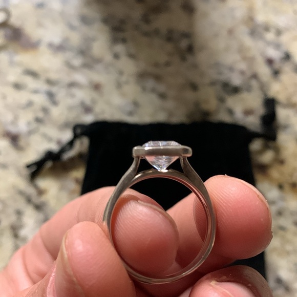 3ct Moissanite diamond - Picture 3 of 4